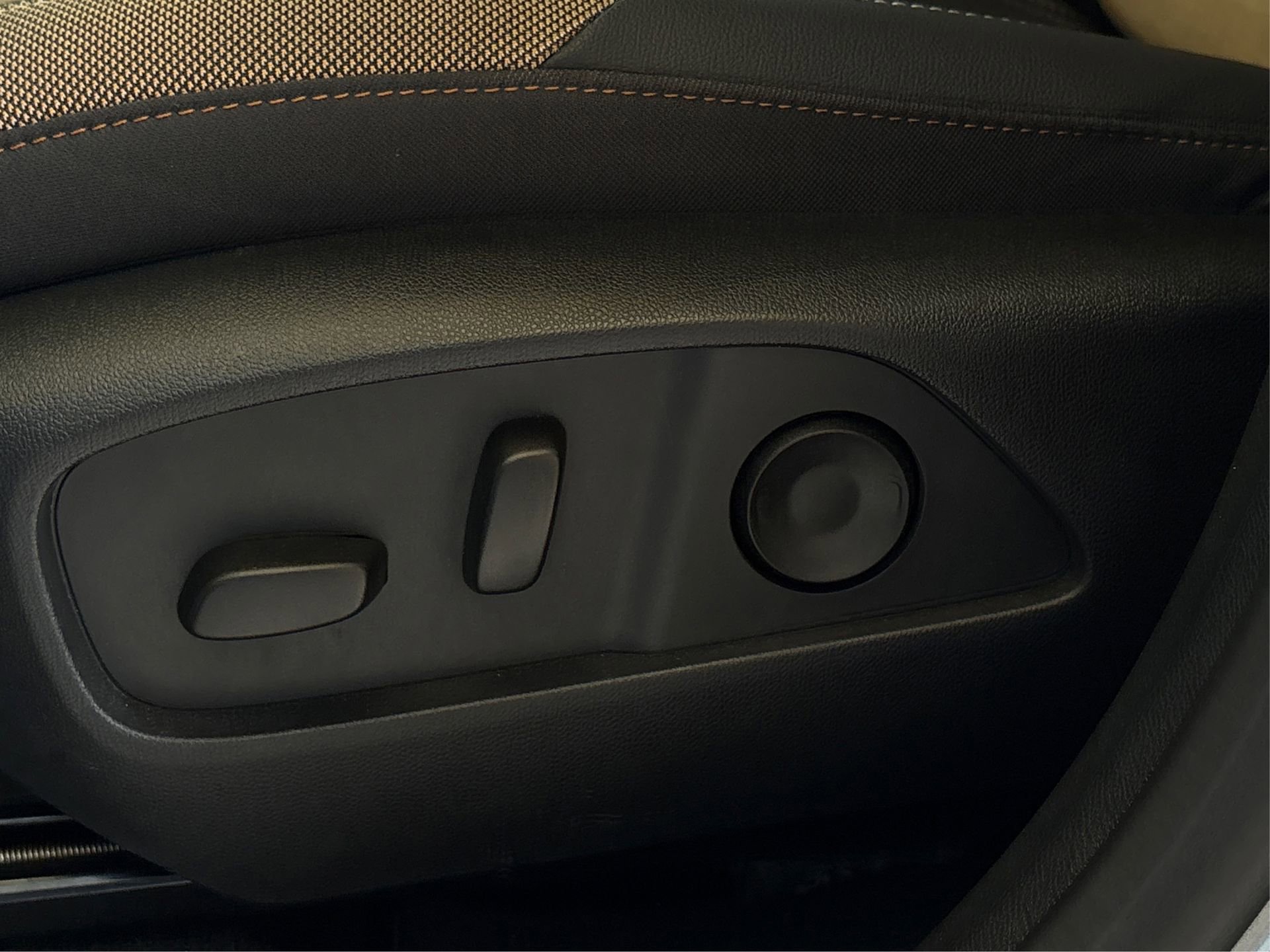 Used 2025 Chevrolet Equinox ACTIV w/ Safety and Technology Package image 31