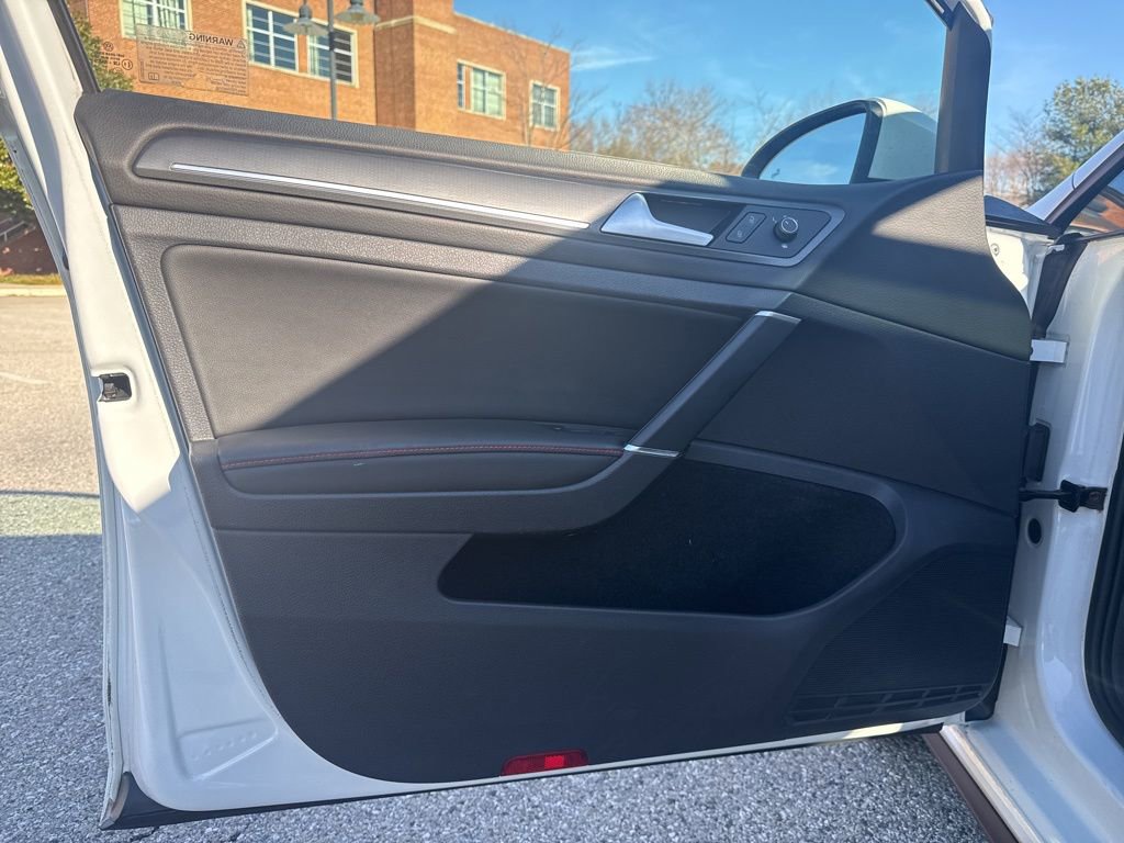 Used 2019 Volkswagen GTI SE image 12