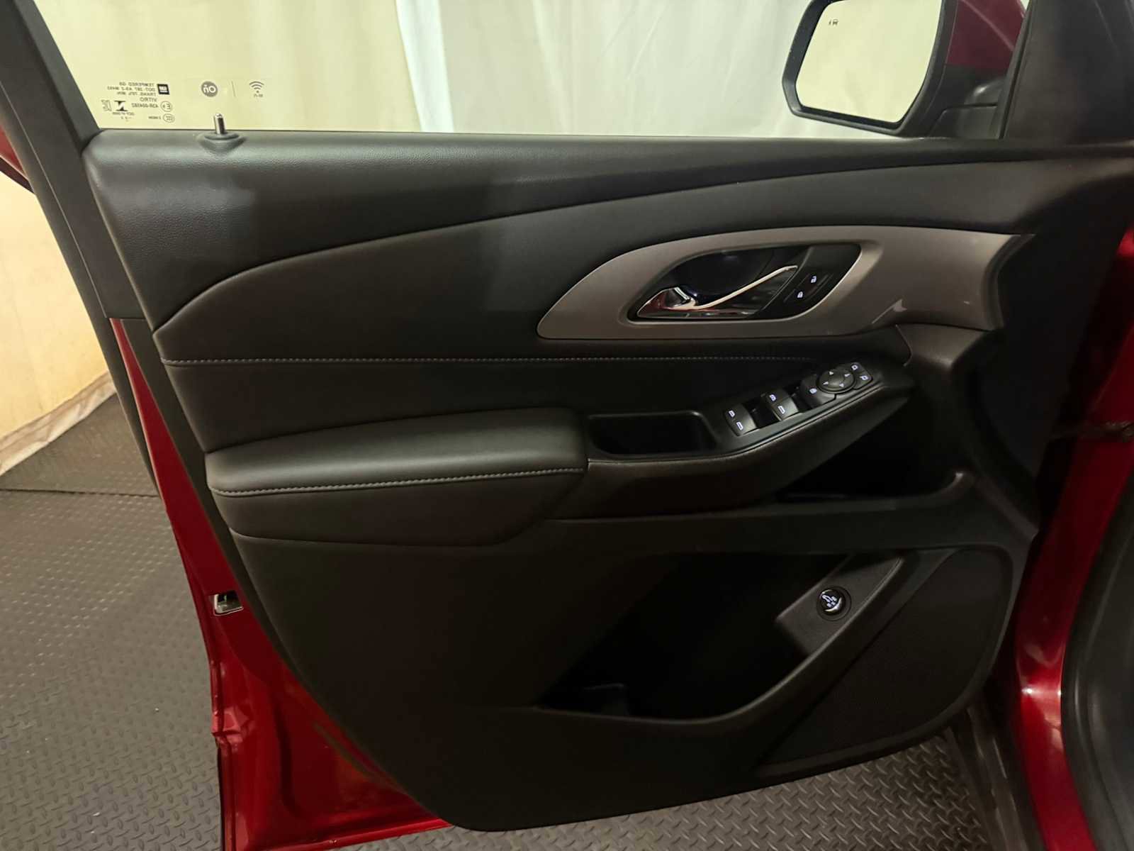 Used 2023 Chevrolet Traverse LT image 20