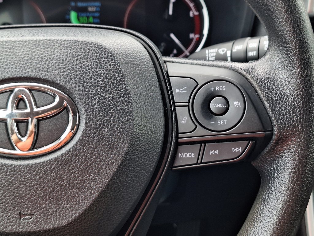 Used 2025 Toyota RAV4 XLE FWD image 16