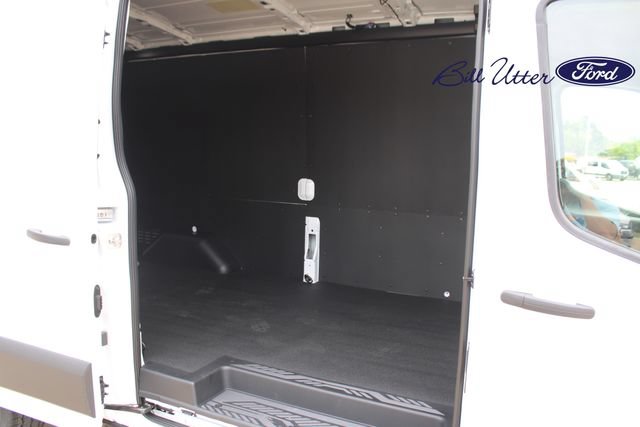 New 2026 Ford Transit 250 148 Medium Roof w/ Load Area Protection Package RWD image 7