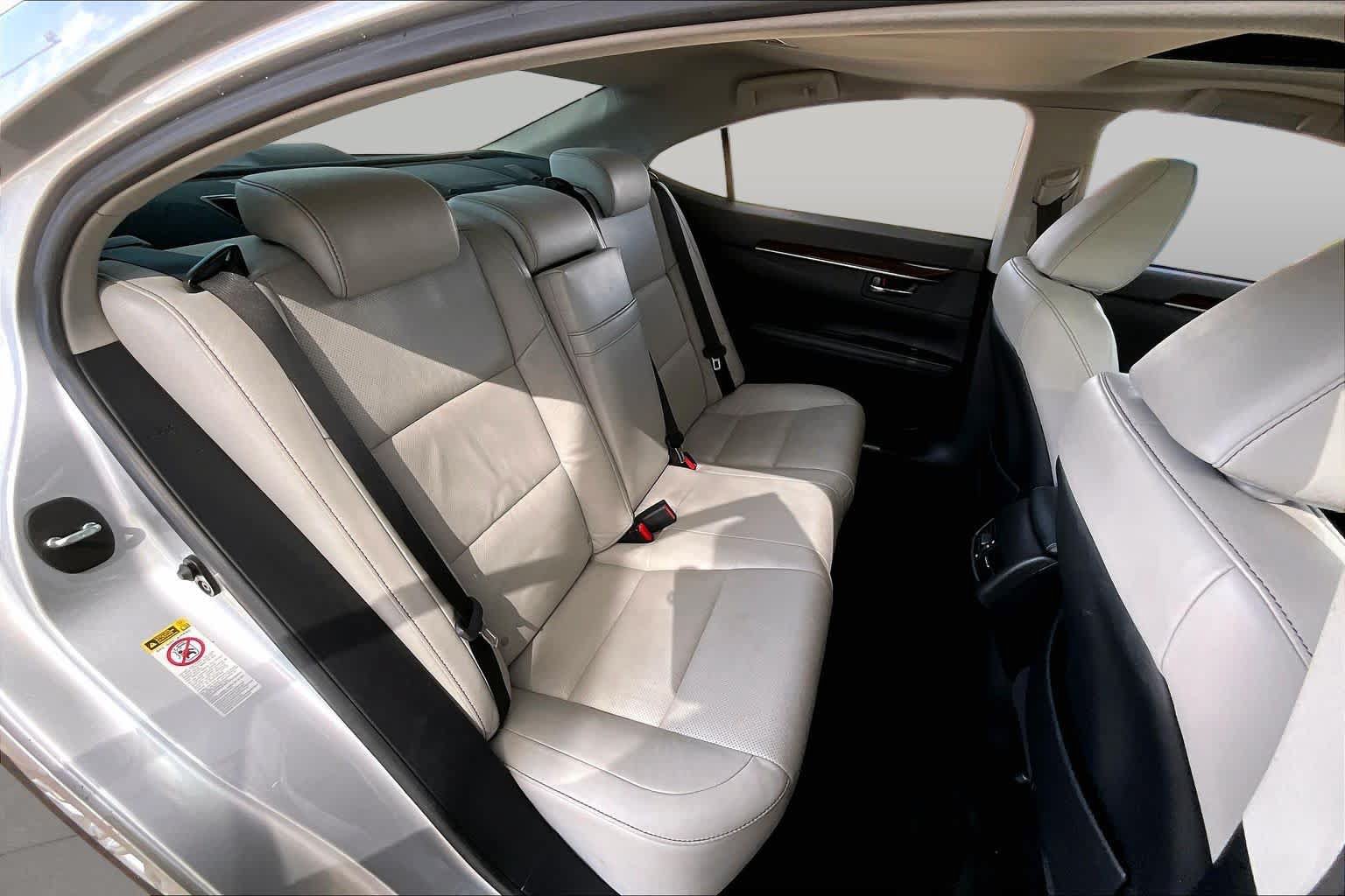 Used 2013 Lexus ES 350 w/ Luxury Pkg FWD image 19