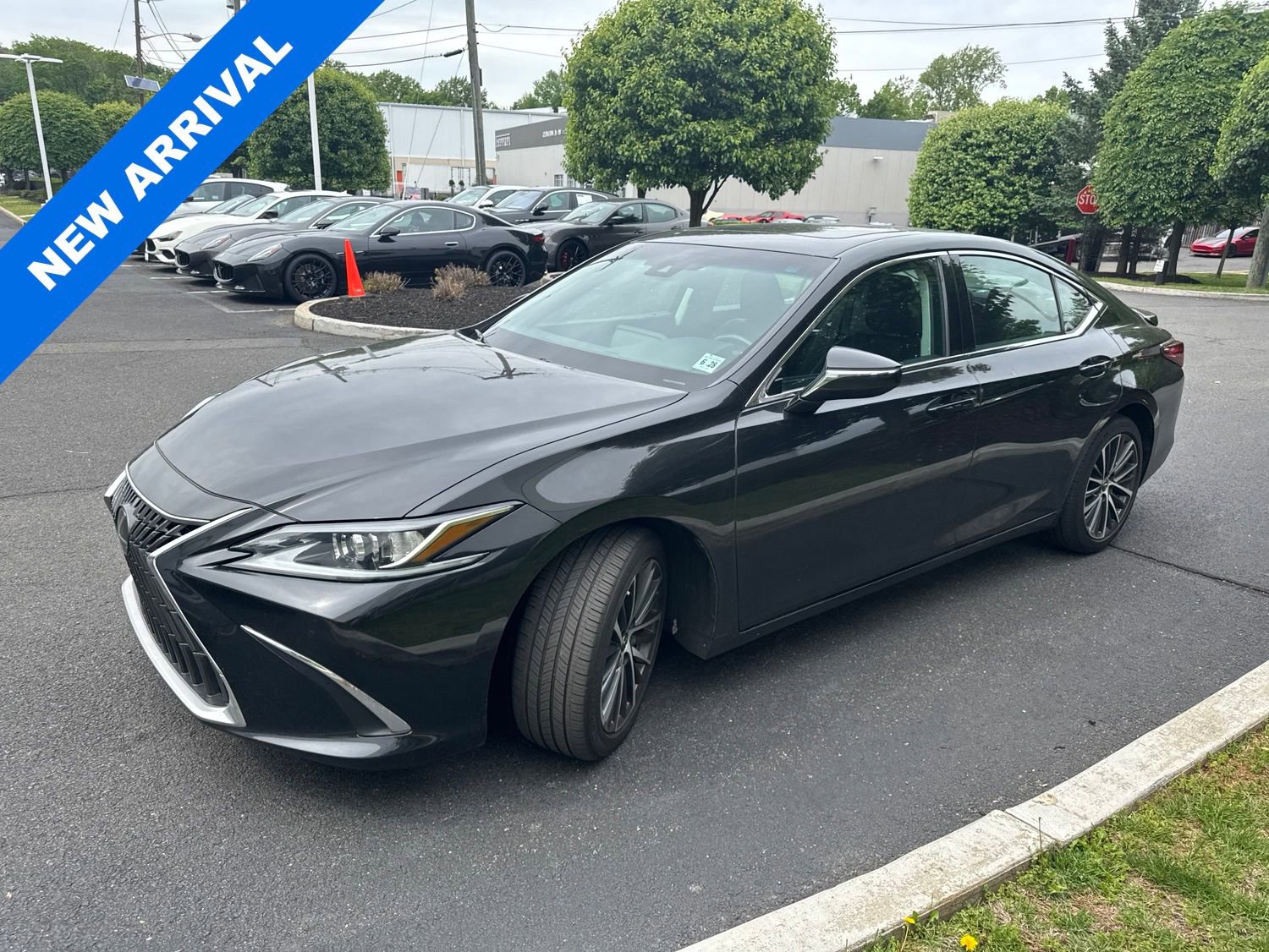 Used 2023 Lexus ES 300h w/ Premium Package FWD image 5
