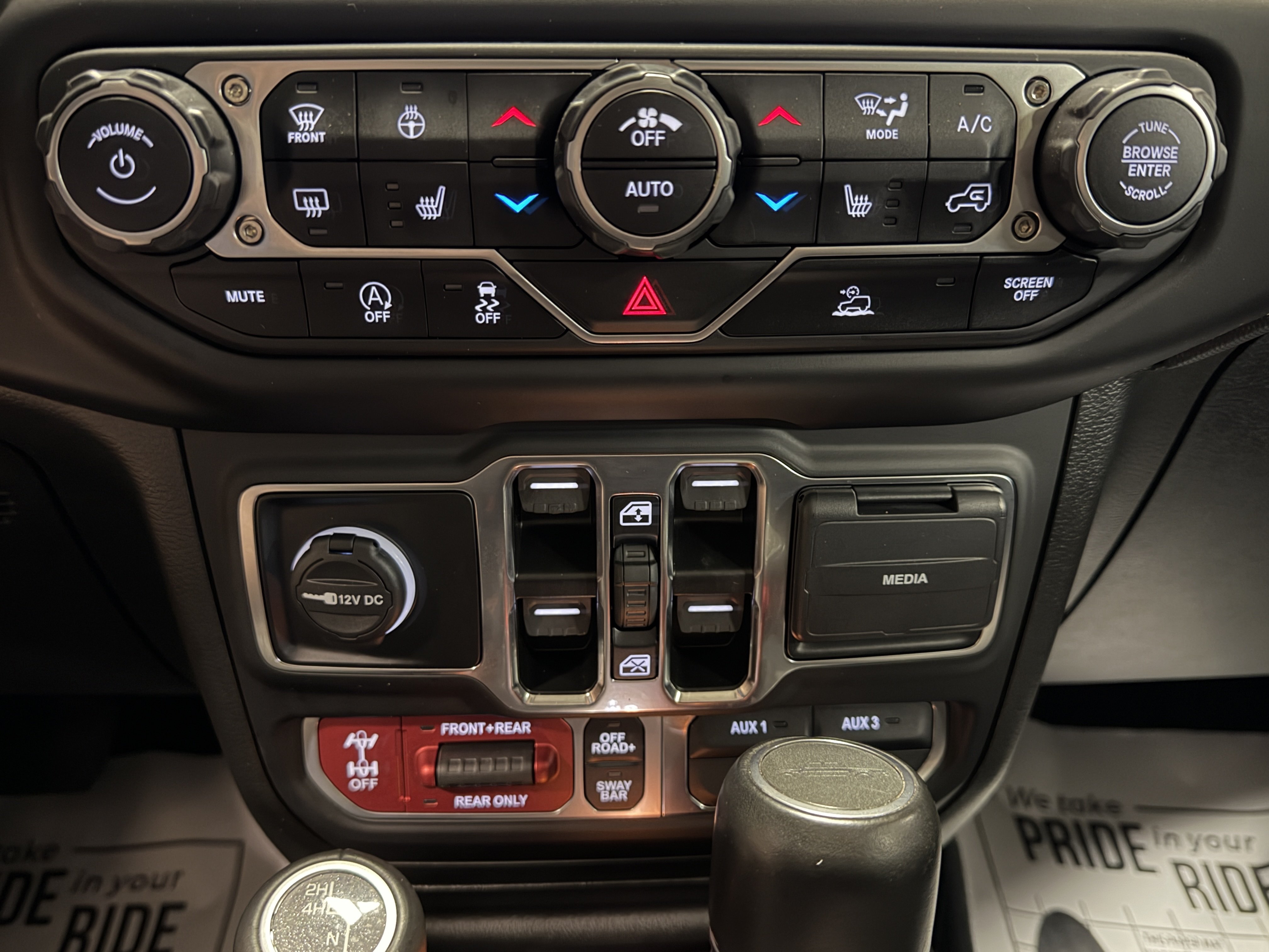 Used 2023 Jeep Gladiator Rubicon w/ Cold Weather Group AWD/4WD image 11