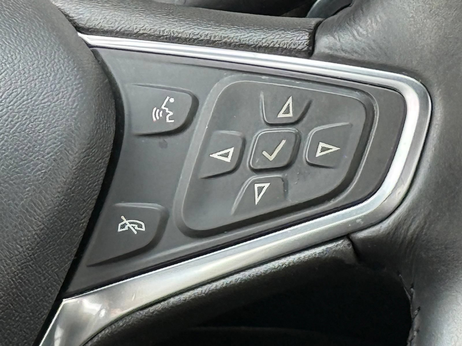 Used 2017 Chevrolet Malibu LT FWD image 28