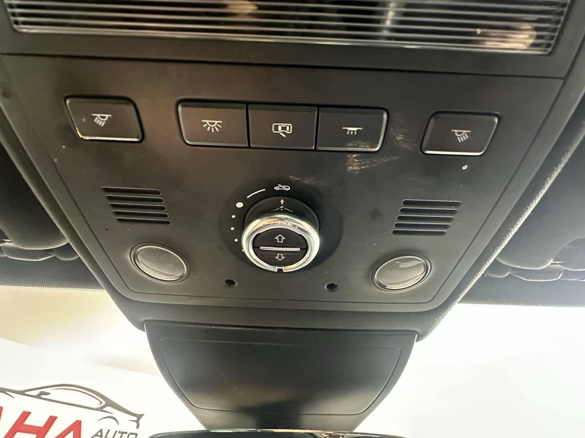 Used 2017 Volkswagen Touareg Wolfsburg Edition image 43