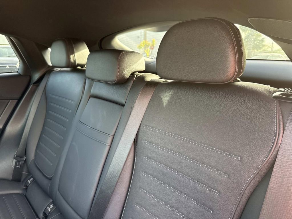 Used 2024 Mercedes-Benz GLC 300 4MATIC image 15