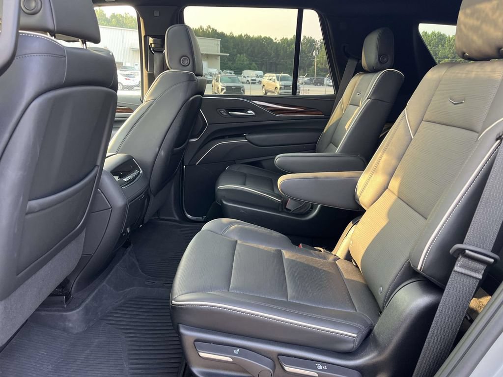 Used 2023 Cadillac Escalade Premium Luxury AWD/4WD image 15