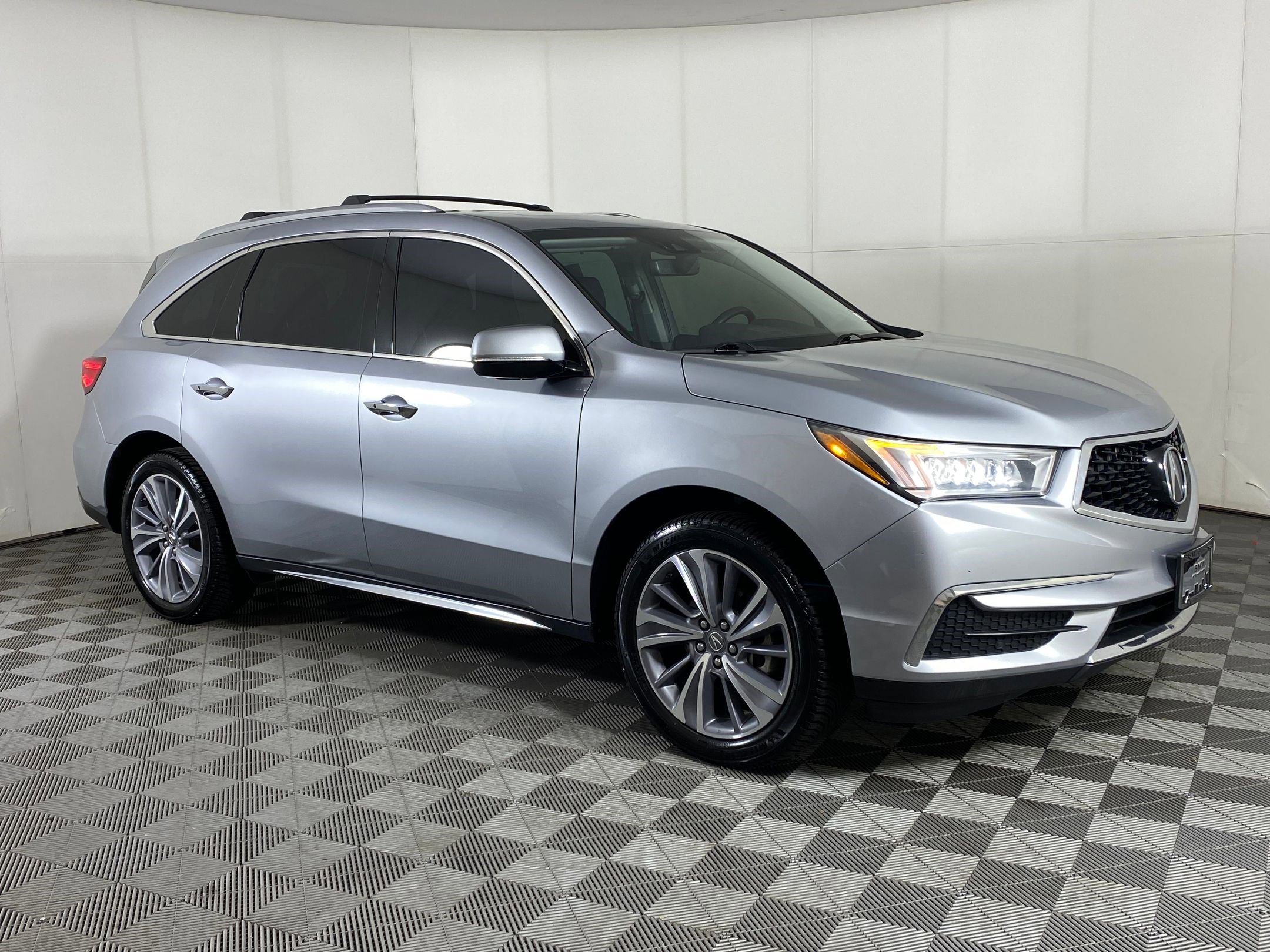 Used 2017 Acura MDX w/ Technology & Entertainment image 7