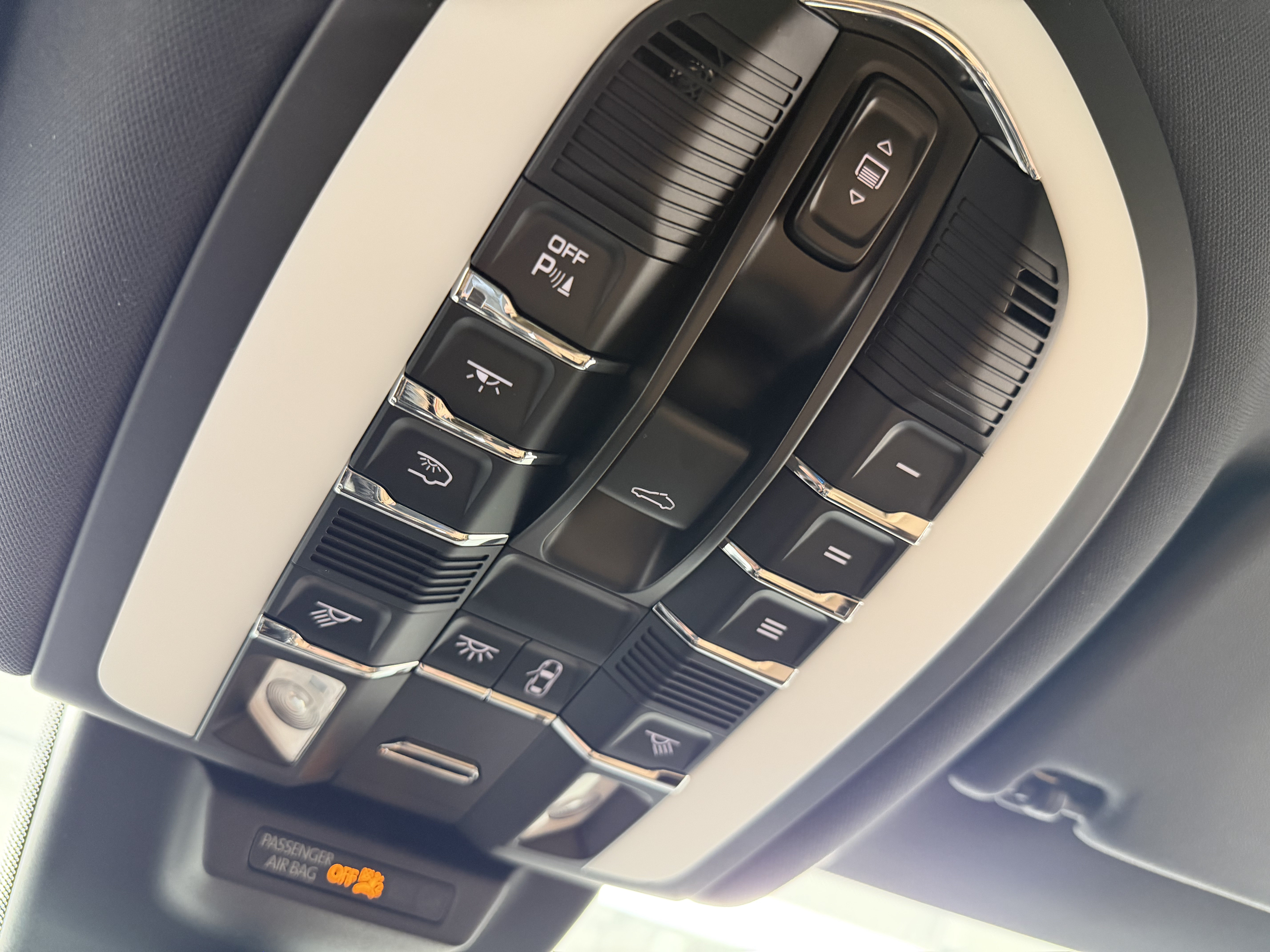 Certified 2021 Porsche Macan AWD/4WD image 32