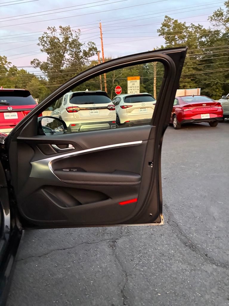 Used 2025 Genesis G70 2.5T AWD/4WD image 20