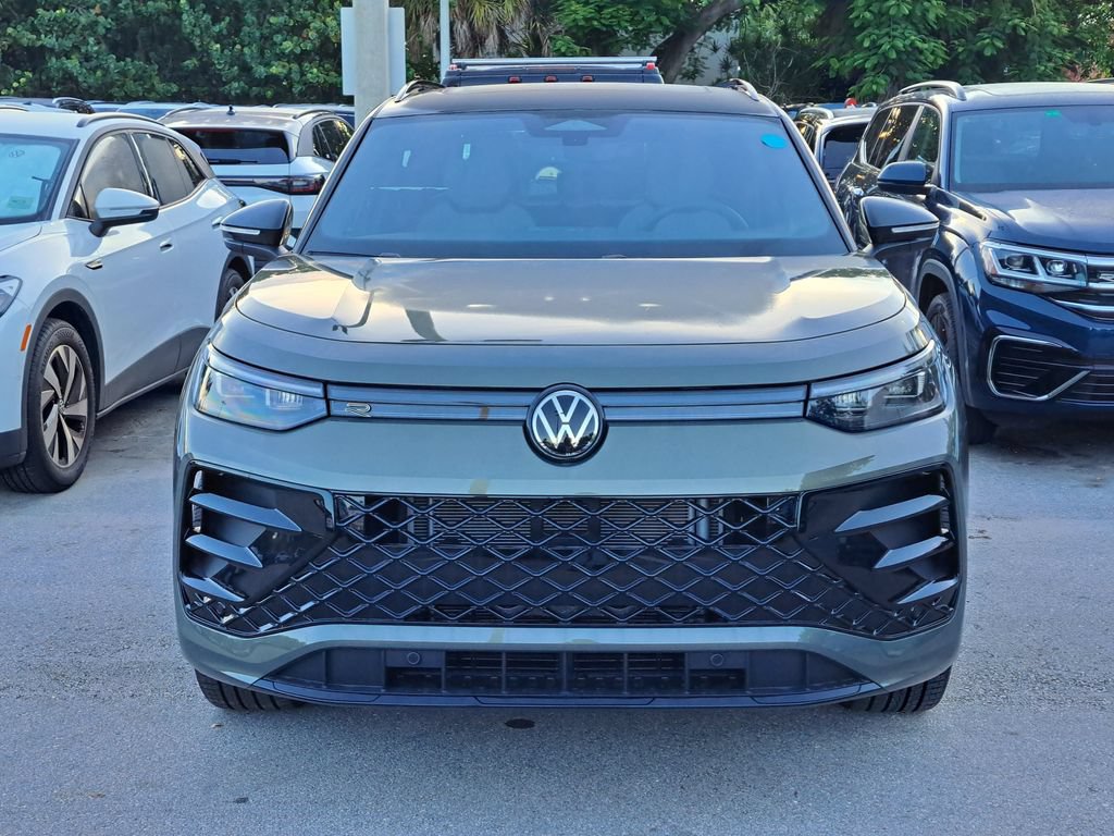 New 2026 Volkswagen Tiguan SE R-Line FWD image 2