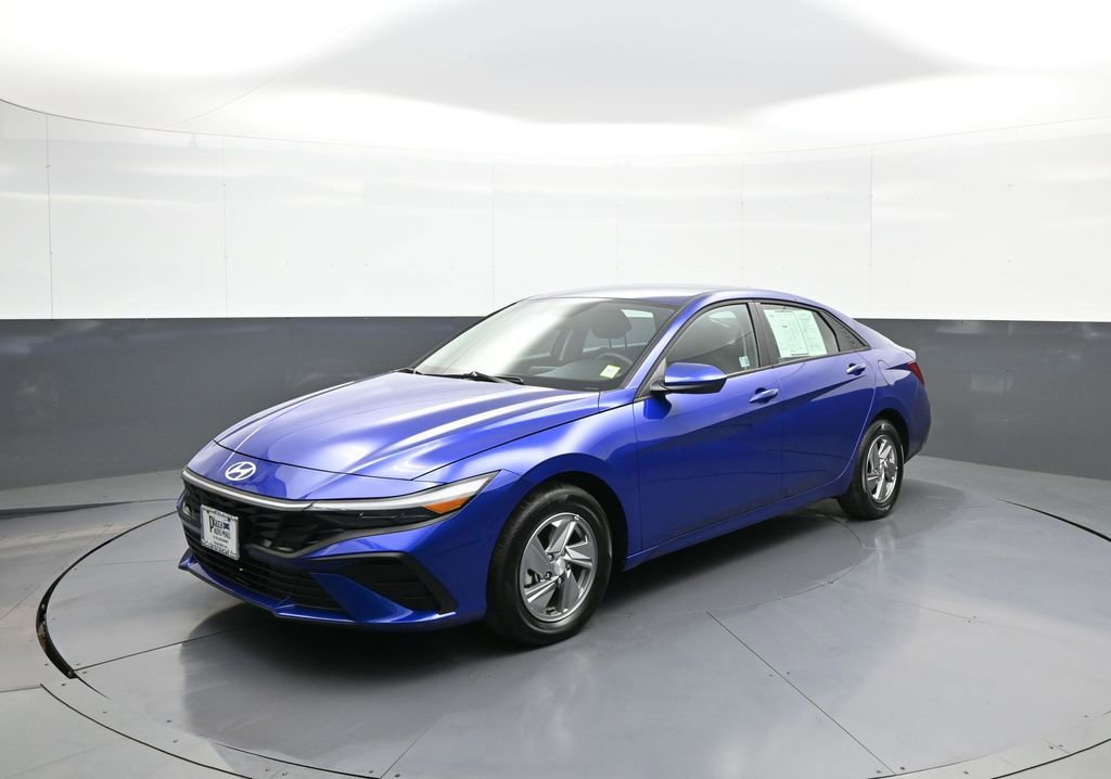 Used 2025 Hyundai Elantra SE FWD image 1