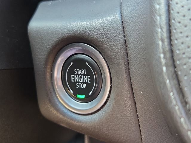 Used 2023 GMC Yukon XL SLT image 32