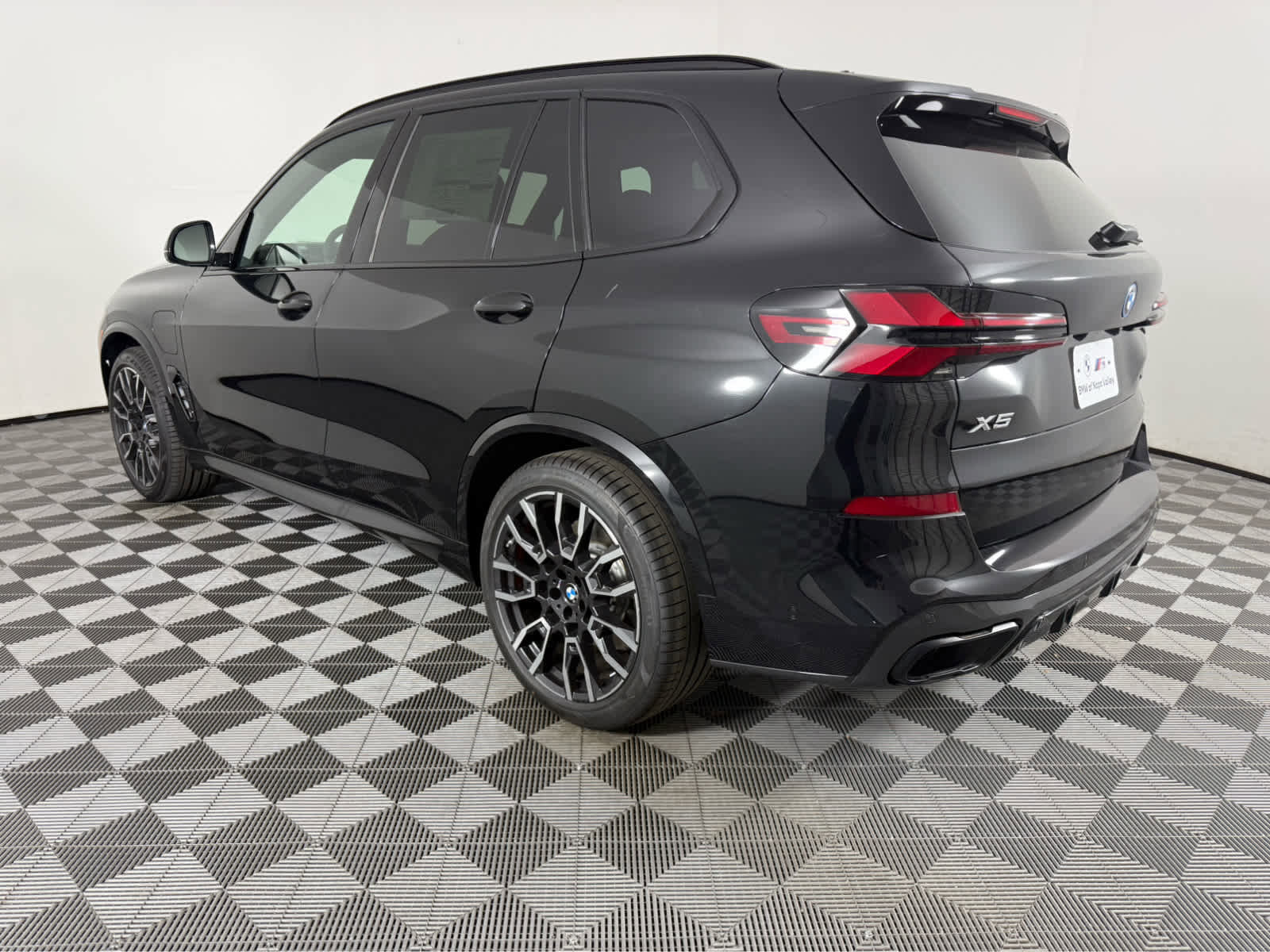 New 2026 BMW X5 xDrive50e w/ M Sport Package AWD/4WD image 5