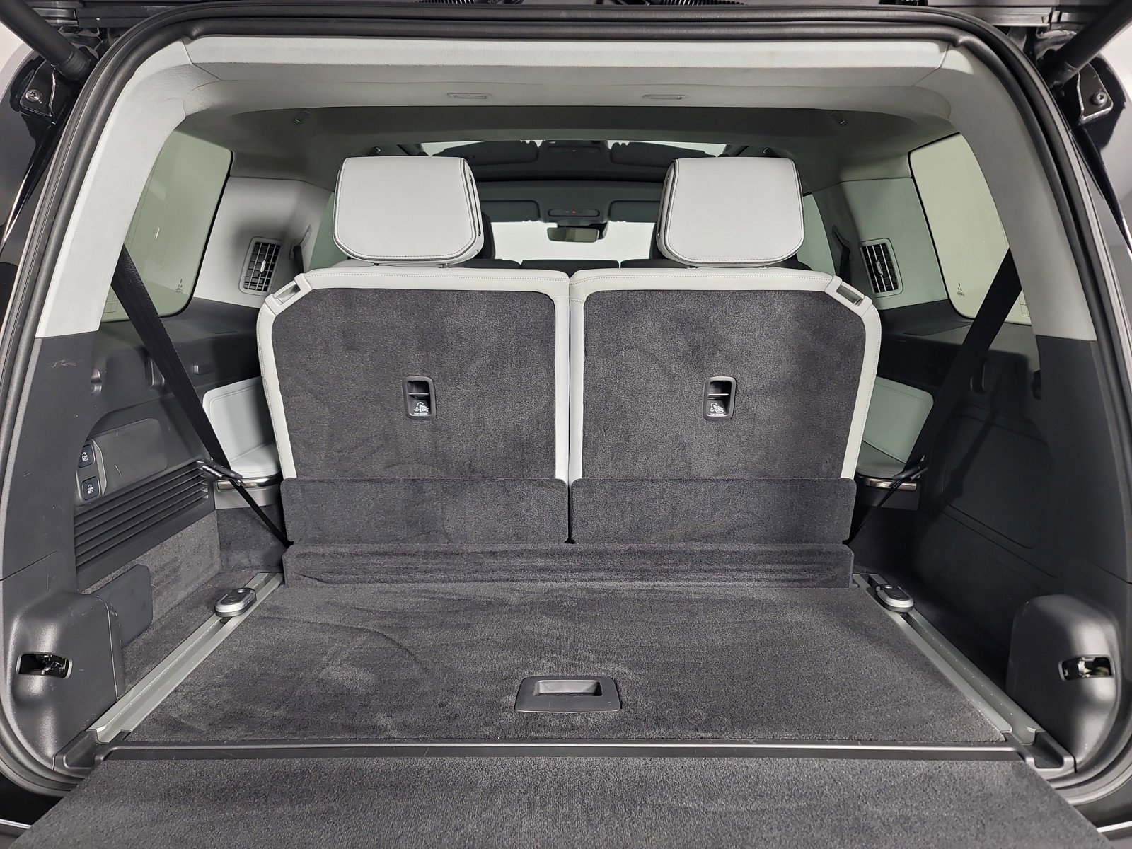 Used 2024 Rivian R1S Adventure image 15