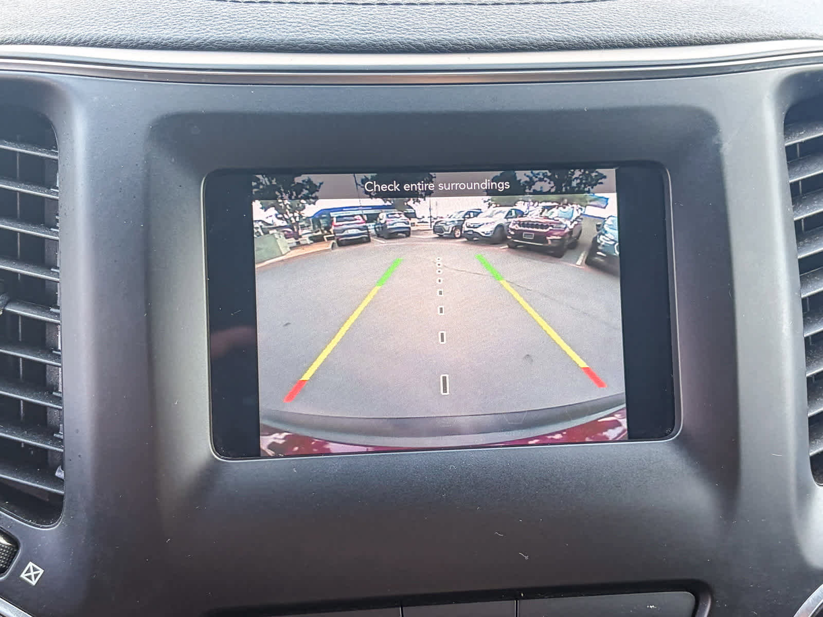 Used 2019 Jeep Cherokee Latitude Plus w/ Cold Weather Group AWD/4WD image 23