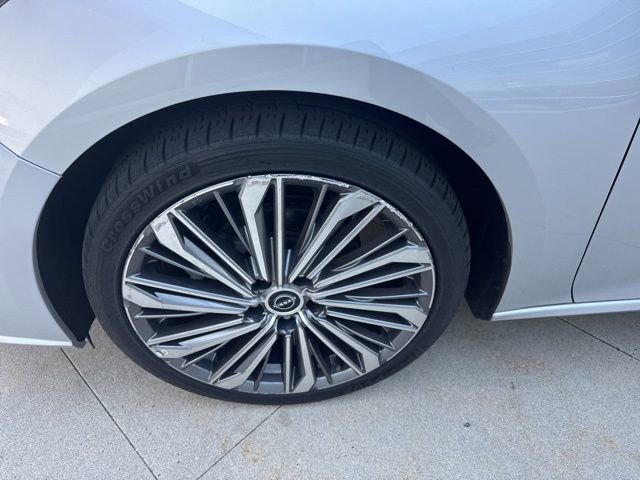 Used 2023 Nissan Altima 2.5 SL FWD image 12