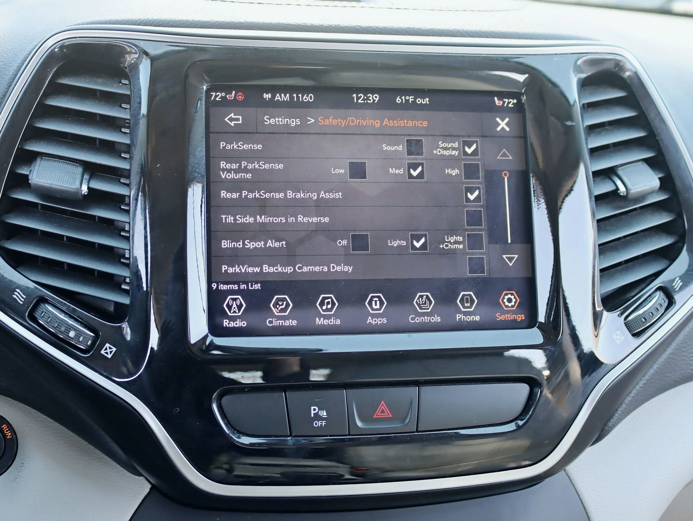 Used 2019 Jeep Cherokee Limited image 24