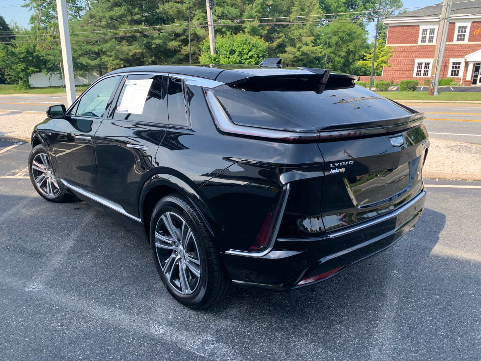 Used 2024 Cadillac Lyriq Luxury w/ LPO, Floor Liner Package AWD/4WD image 4