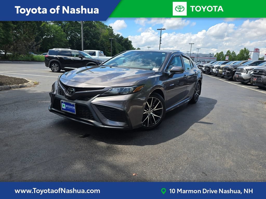 Used 2022 Toyota Camry SE w/ Cold Weather Package AWD/4WD image 1