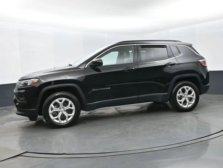 Used 2024 Jeep Compass Latitude AWD/4WD image 5