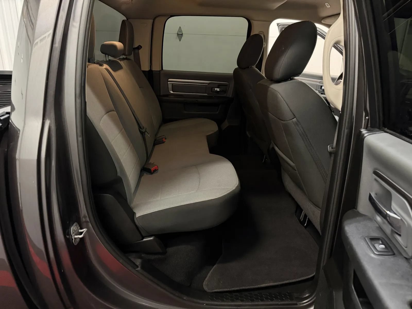 Used 2021 RAM 1500 Classic SLT AWD/4WD image 38