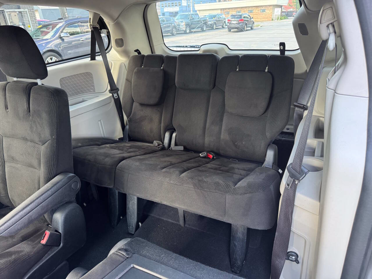 Used 2016 Dodge Grand Caravan SXT FWD image 9