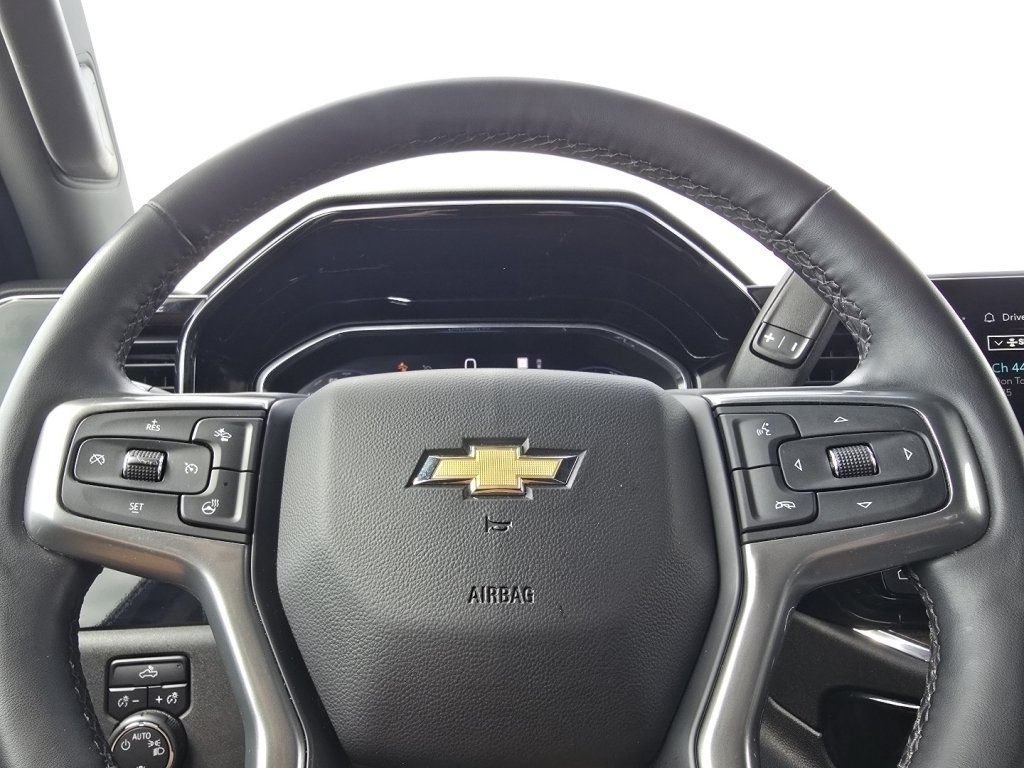 Used 2023 Chevrolet Silverado 1500 LT AWD/4WD image 23
