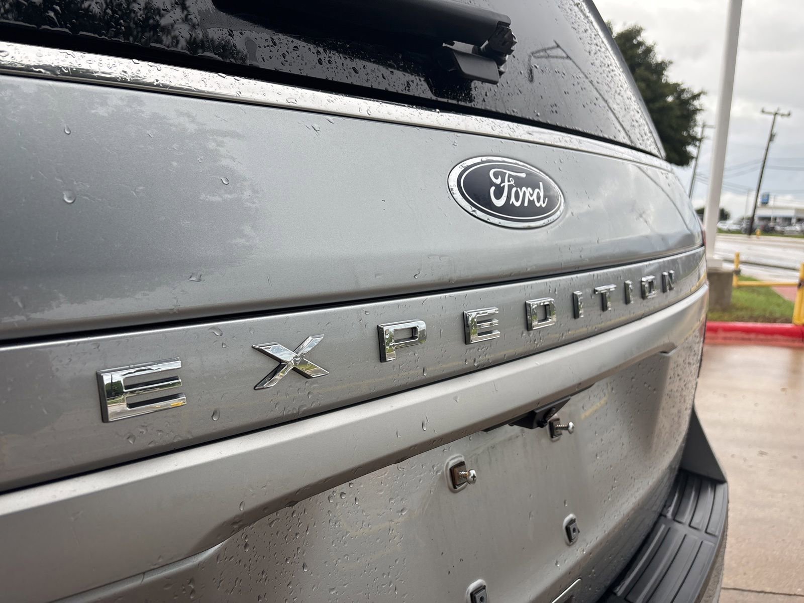 Used 2024 Ford Expedition XLT AWD/4WD image 5