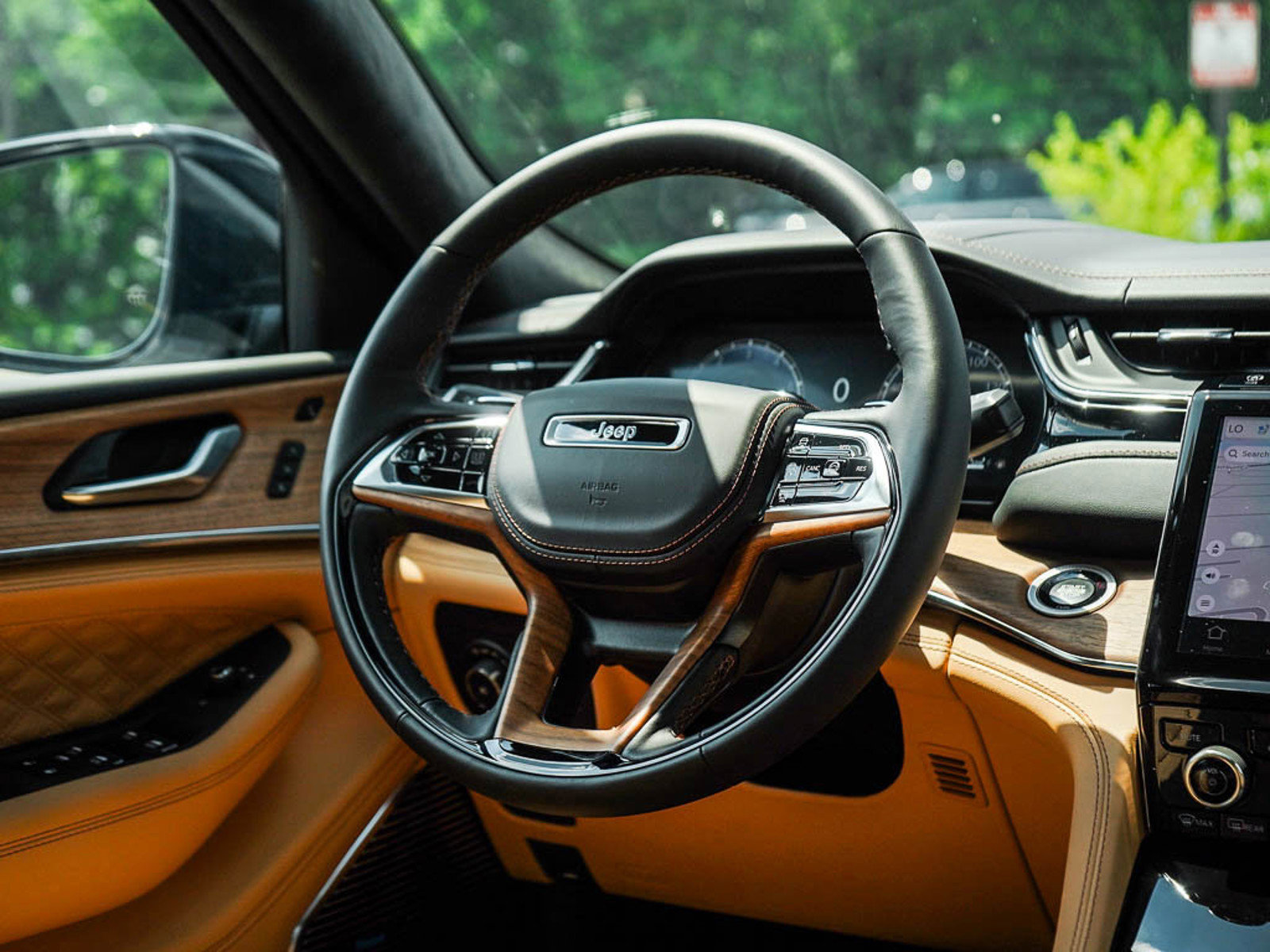 New 2025 Jeep Grand Cherokee Summit image 15