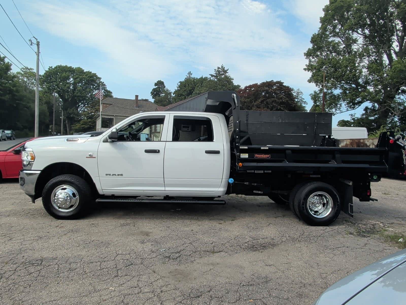 Used 2022 RAM 3500 Tradesman w/ Chrome Appearance Group AWD/4WD image 3