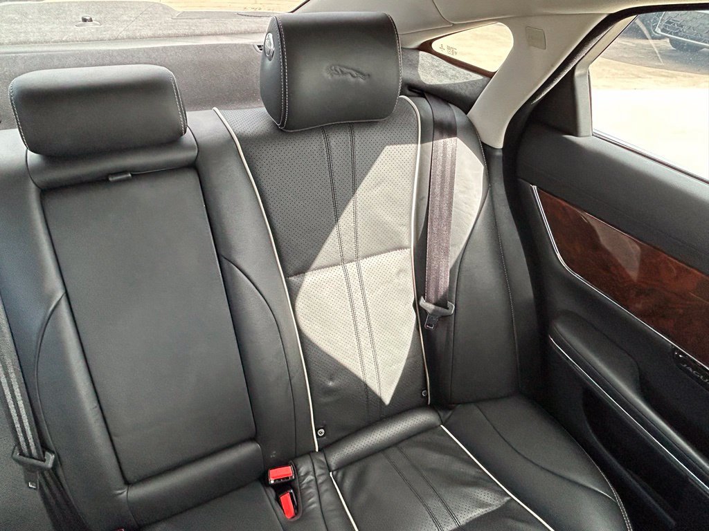 Used 2018 Jaguar XJ R-Sport RWD image 14