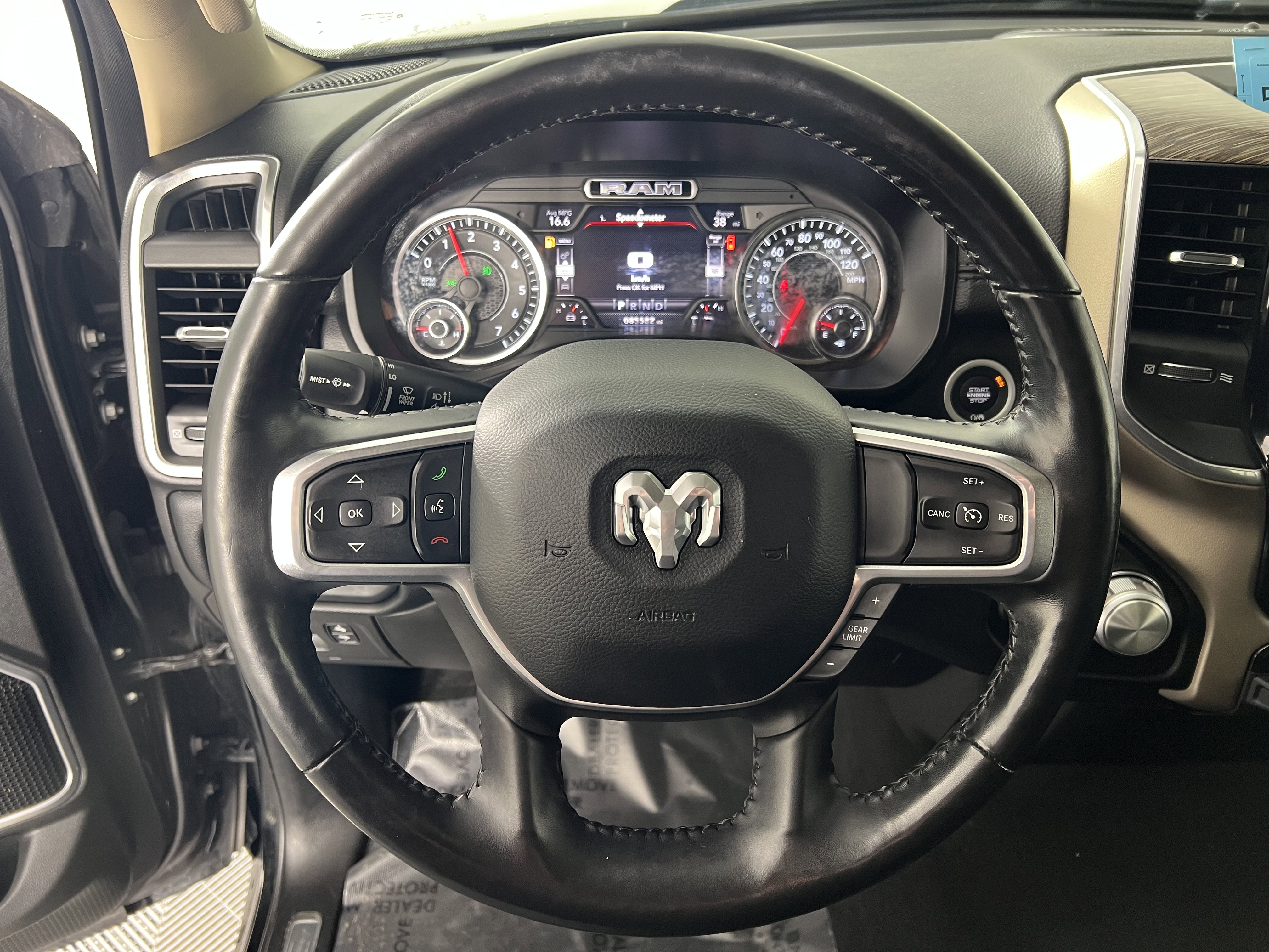 Used 2020 RAM 1500 Laramie AWD/4WD image 25