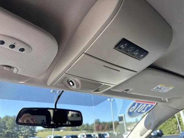 Used 2016 Chrysler Town & Country Touring w/ Driver Convenience Group FWD image 12