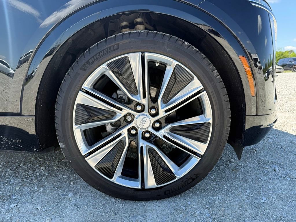Certified 2025 Cadillac Lyriq Luxury AWD/4WD image 17