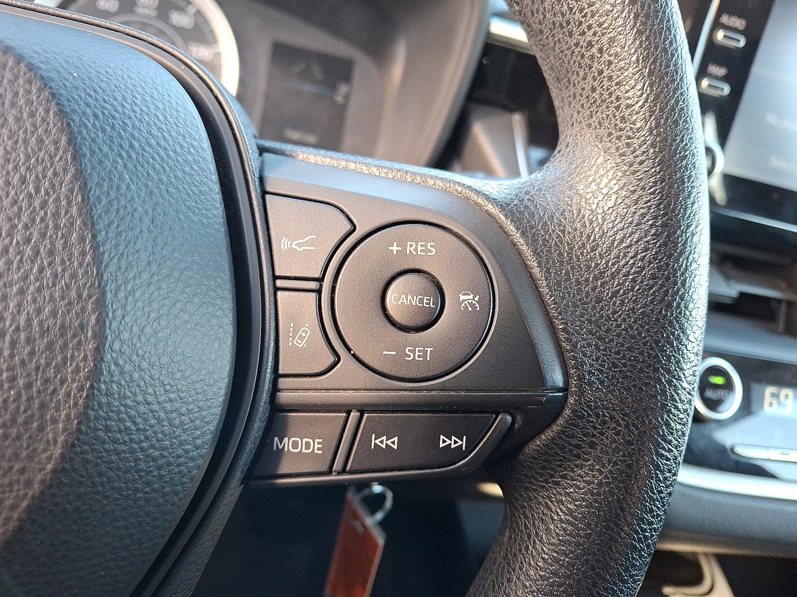 Used 2020 Toyota Corolla LE image 21