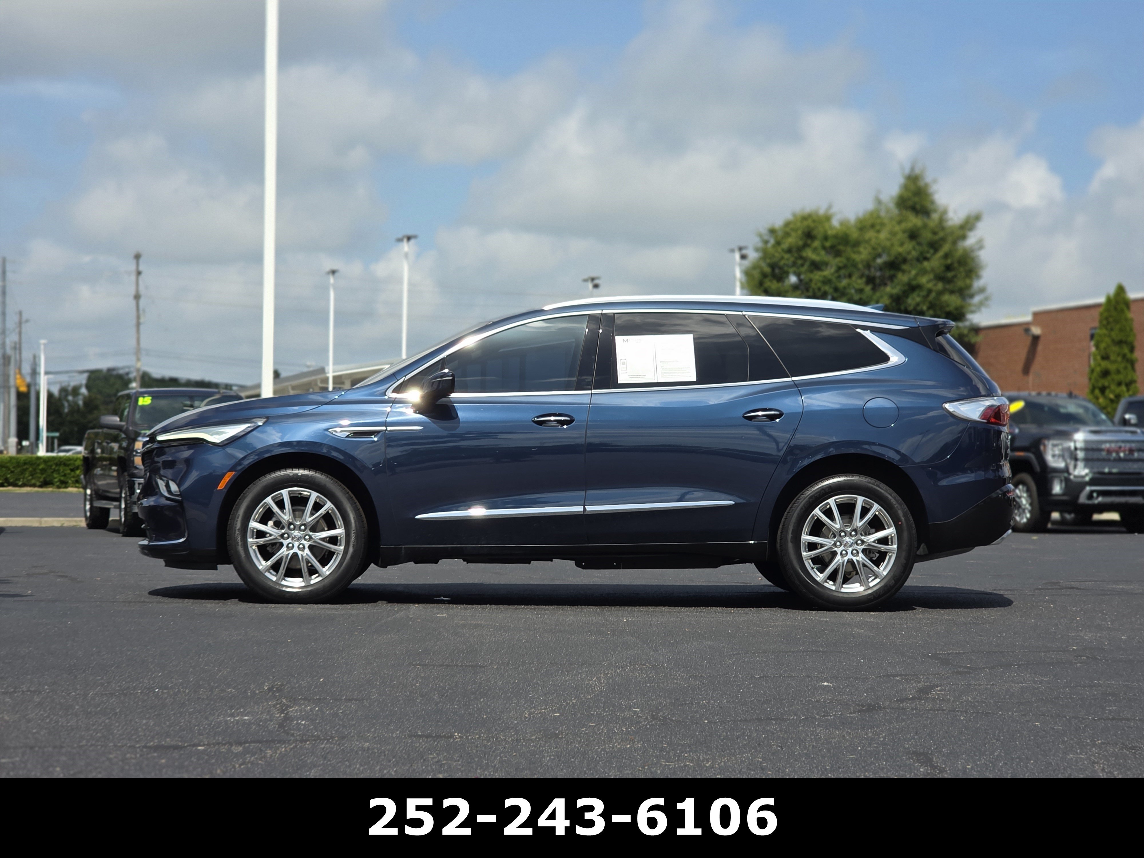 Used 2023 Buick Enclave Premium w/ Experience Buick Package FWD image 4