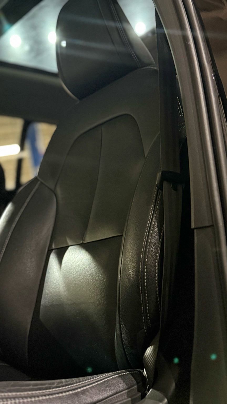 Used 2020 Volvo XC40 T5 Momentum image 36