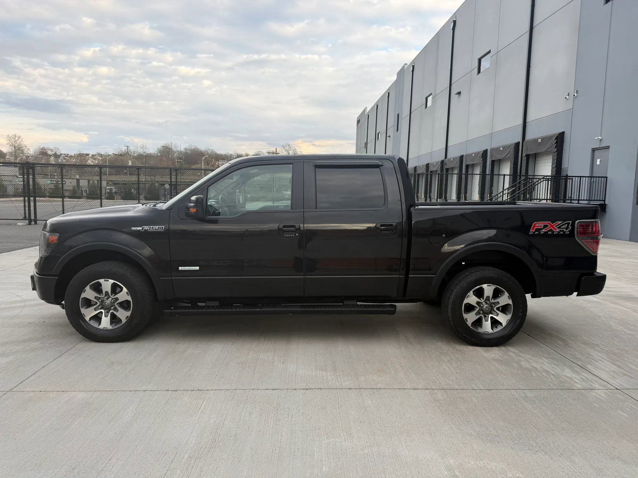 Used 2014 Ford F150 FX4 w/ Equipment Group 402A Luxury AWD/4WD image 4