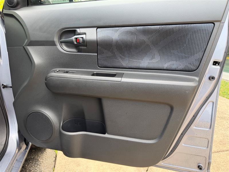 Used 2011 Scion xB FWD image 41
