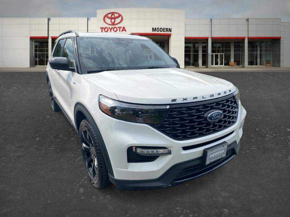 Used 2023 Ford Explorer ST-Line w/ Class IV Trailer Tow Package image 3