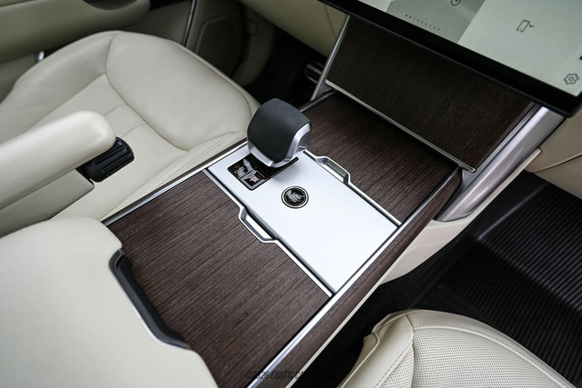 Used 2025 Land Rover Range Rover SE image 43