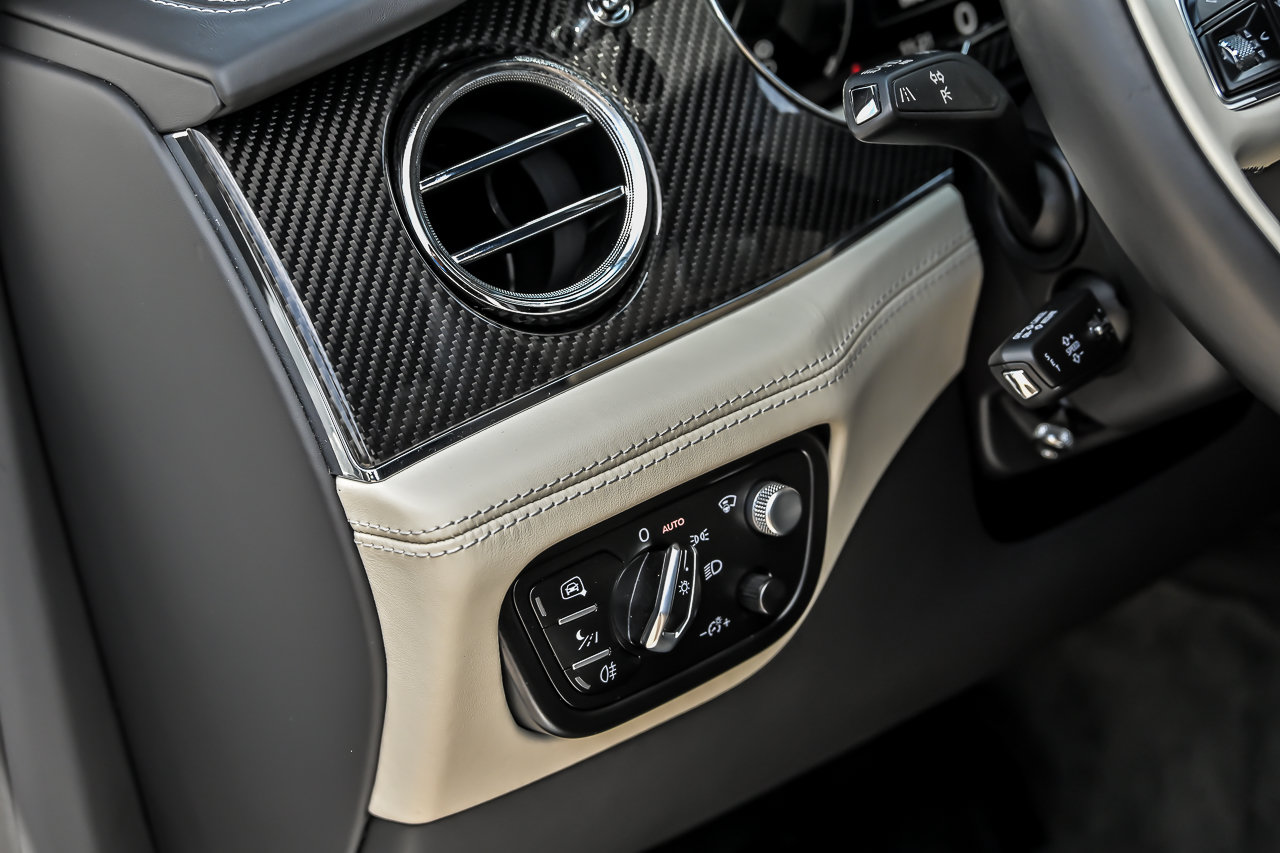 Used 2022 Bentley Bentayga AWD/4WD image 28