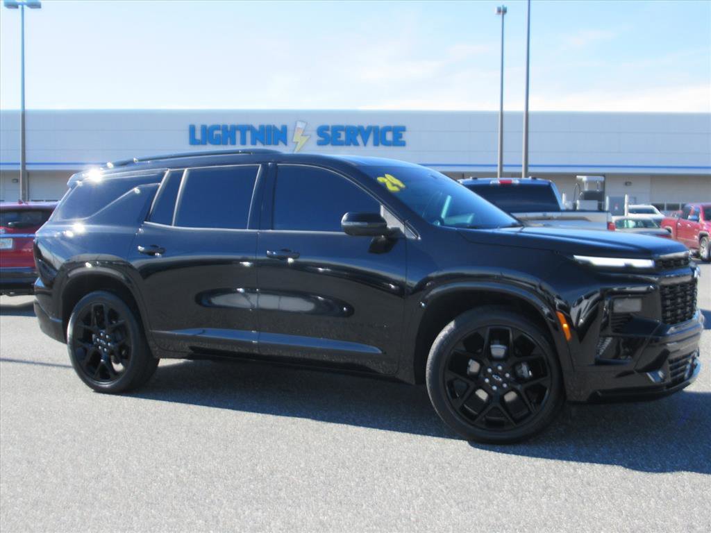 Used 2024 Chevrolet Traverse RS image 2