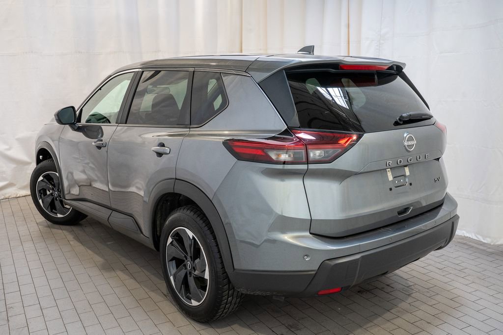 Used 2024 Nissan Rogue SV image 3