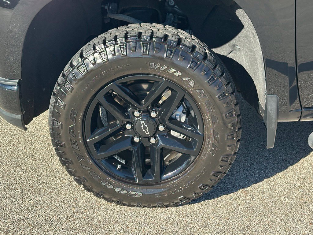 Used 2020 Chevrolet Silverado 1500 LT Trail Boss w/ Midnight Edition AWD/4WD image 12