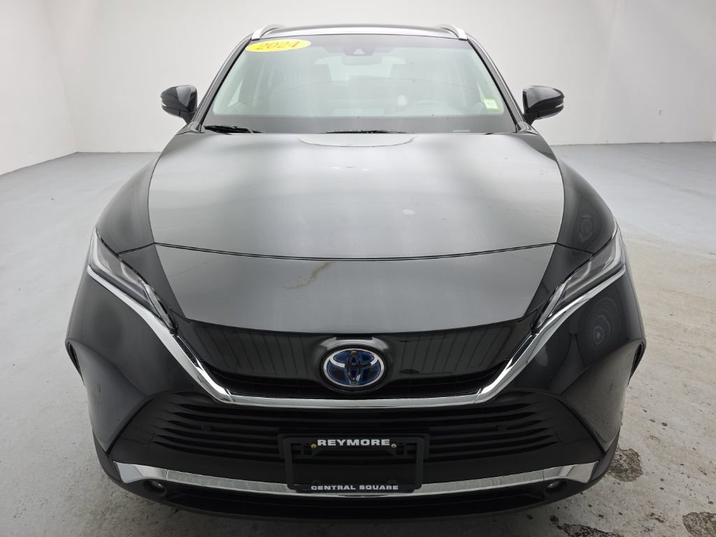 Used 2024 Toyota Venza XLE image 4