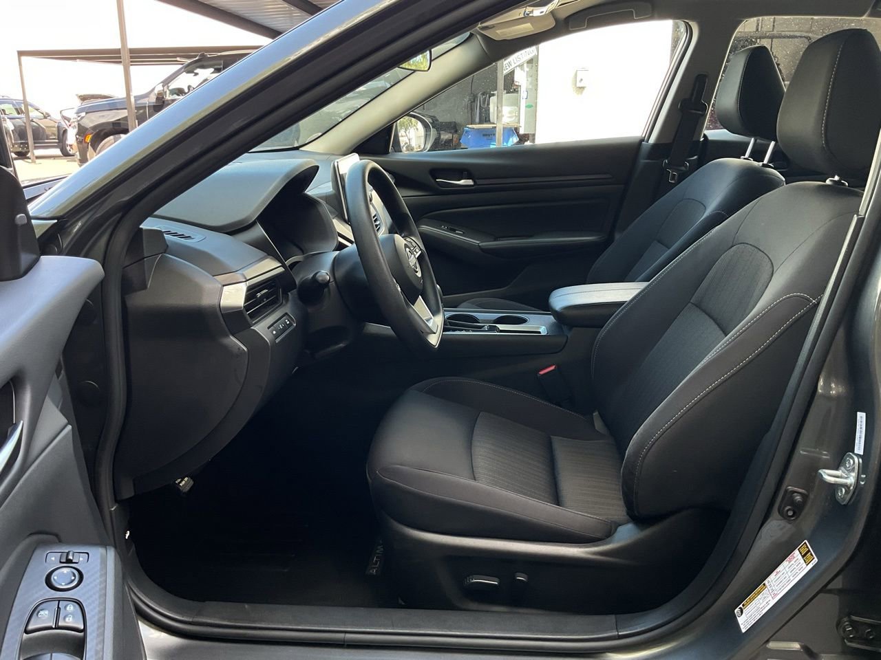 Used 2025 Nissan Altima 2.5 SV FWD image 9