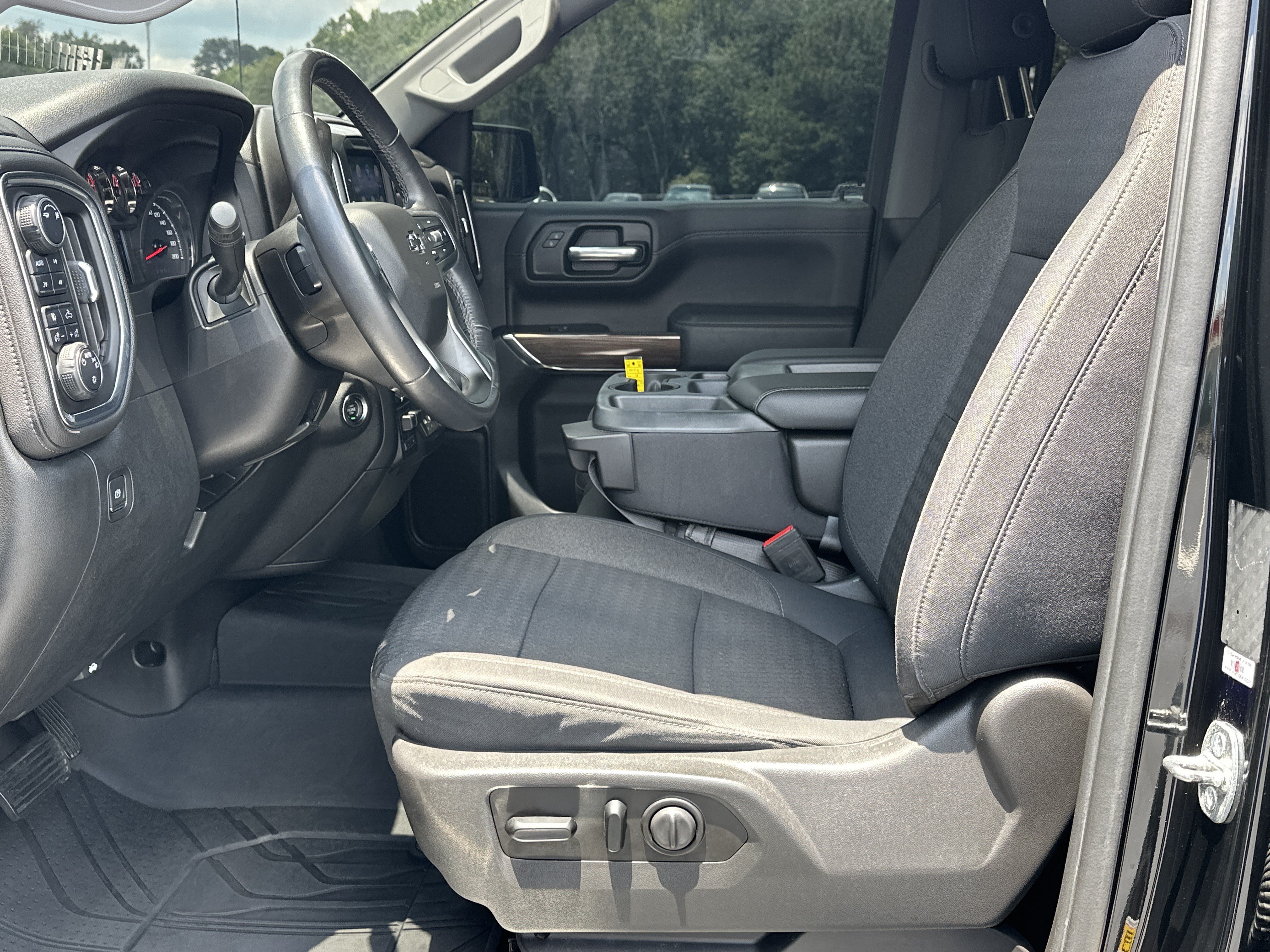 Used 2019 Chevrolet Silverado 1500 LT Trail Boss w/ Convenience Package AWD/4WD image 9